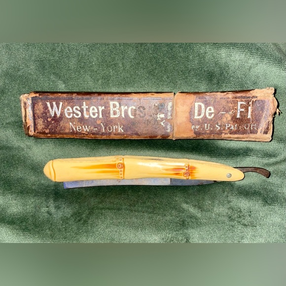 Antique Western Bros New York Bone handle straight razor with box. - Picture 2 of 3